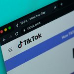 TikTok bate recordes de usuários, reforça moderação automatizada e aprimora ferramentas de bloqueio